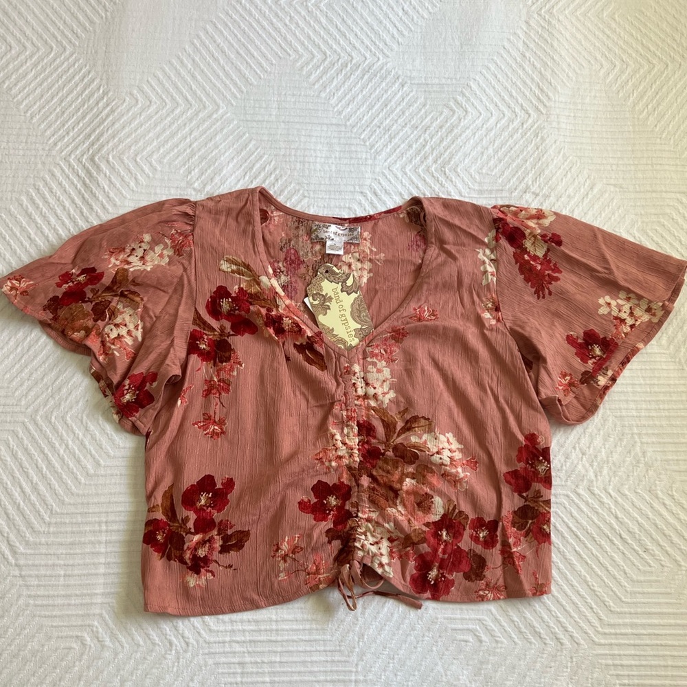 NWT - Band of Gypsies - medium - 100% viscose floral crop flutter sleeve blouse